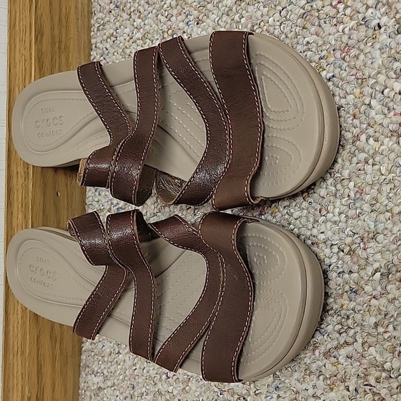 Crocs Brown Leigh Ann Women's Wedge Sandals Sz 10 Leather - Picture 2 of 6